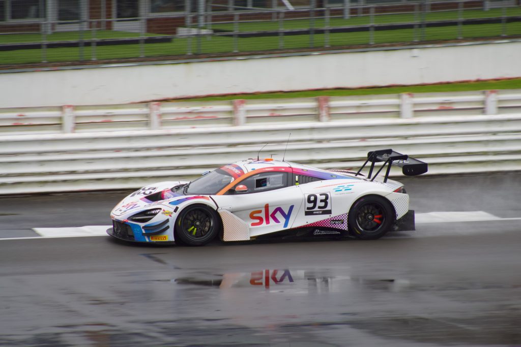 Sky Tempesta McLaren 720s GT3